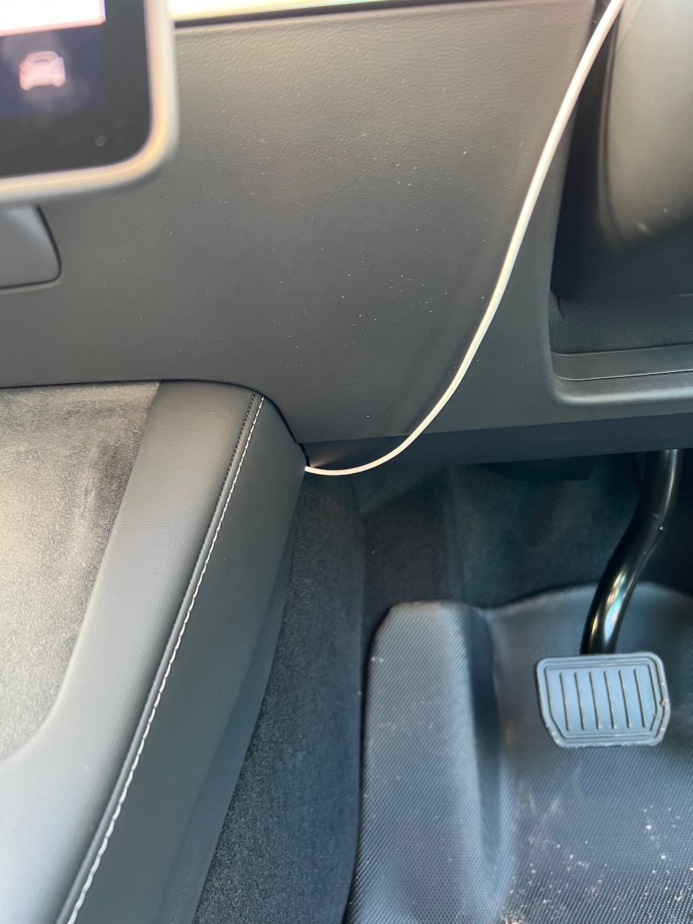 MagSafe cable going to centre console